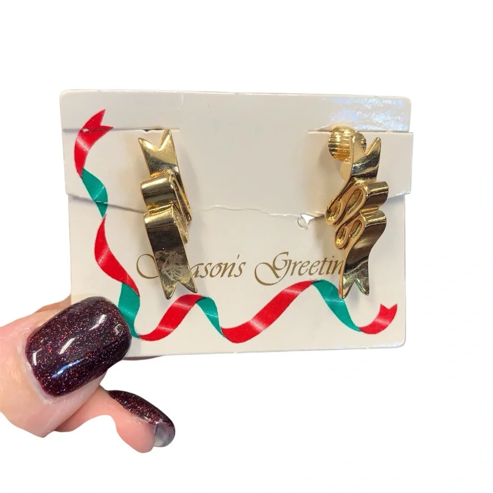 Avon Festive Ribbon Goldtone clip Earrings. NIB 1989